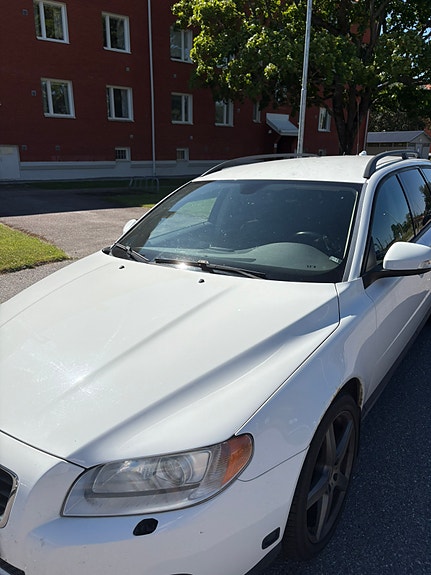 Volvo V70 3 of 6