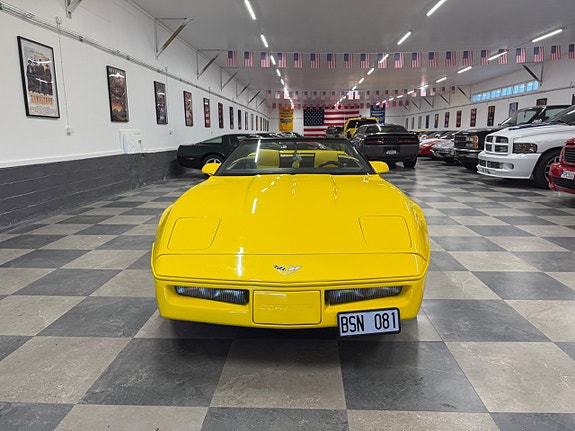 Chevrolet Corvette 4 of 5