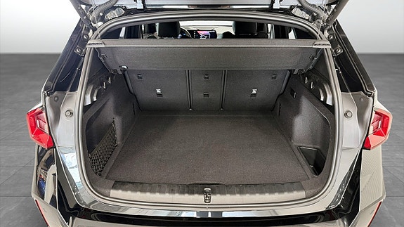 BMW iX1 10 of 14