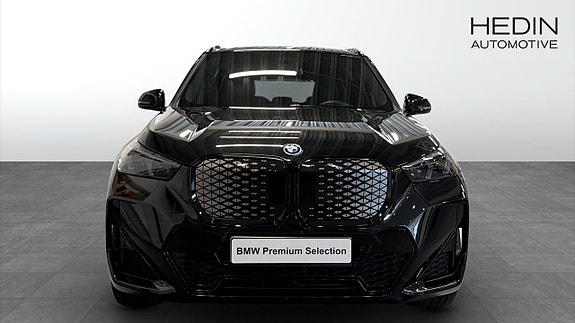 BMW iX1 8 of 14