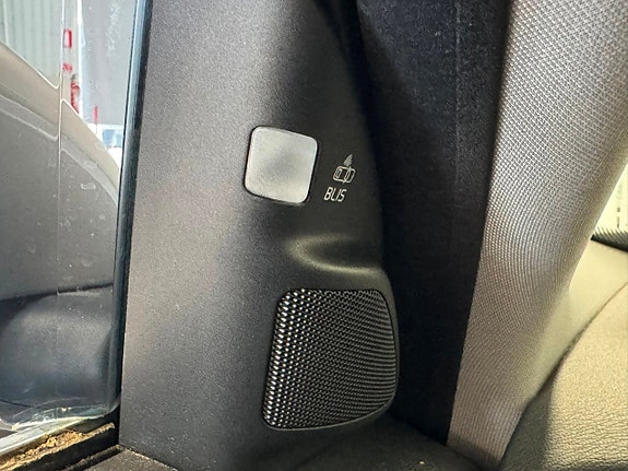 Volvo V70 25 of 30