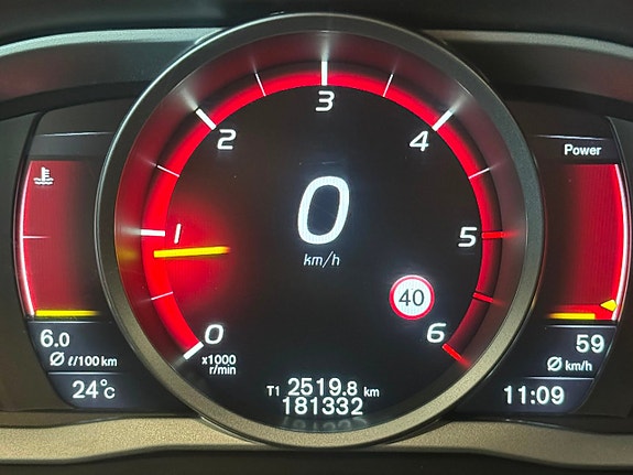 Volvo V70 11 of 30