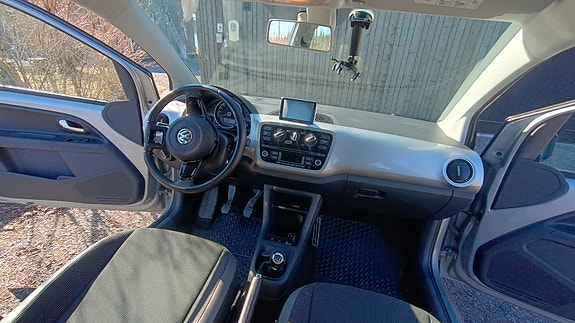 Volkswagen UP! 5 of 5