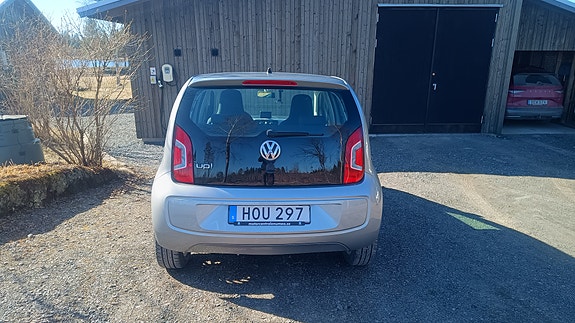 Volkswagen UP! 2 of 5