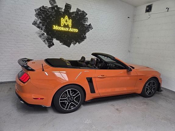 Ford Mustang 4 of 5