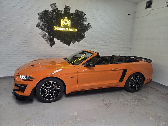 Ford Mustang 3 of 5