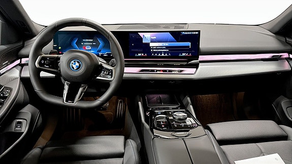 BMW i5 4 of 5