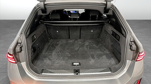 BMW i5 10 of 14