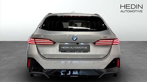 BMW i5 7 of 14