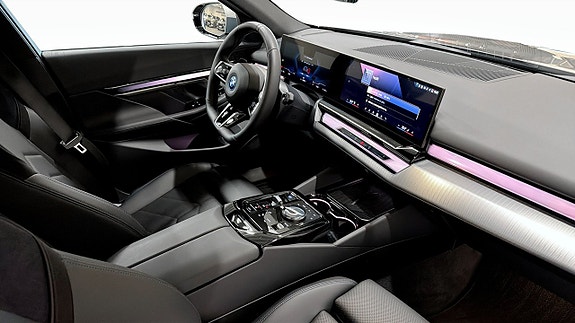 BMW i5 3 of 5
