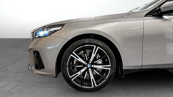 BMW i5 9 of 14
