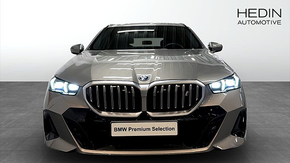 BMW i5 8 of 14