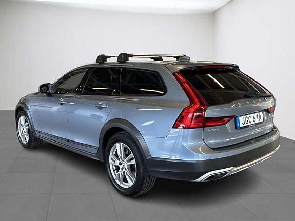 Volvo V90 Cross Country 3 of 5
