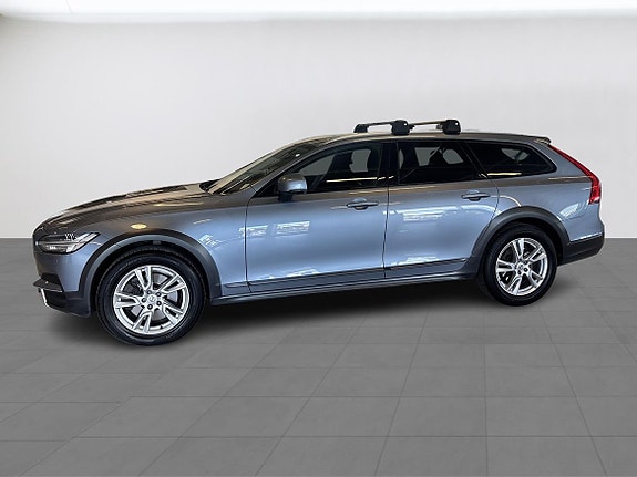 Volvo V90 Cross Country 2 of 5