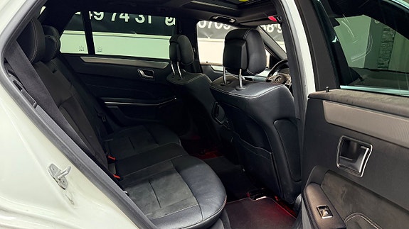 Mercedes-Benz E220 20 of 22