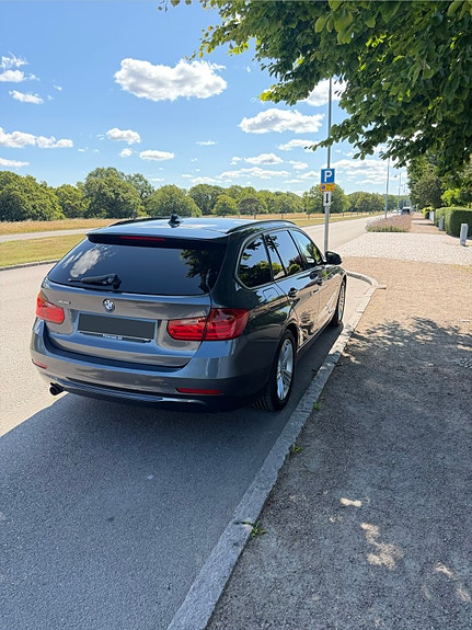 BMW 320d 2 of 5