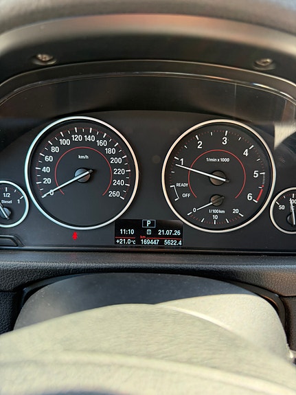 BMW 320d 4 of 5