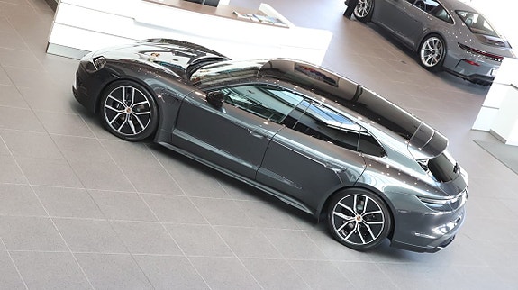 Porsche Taycan 6 of 10