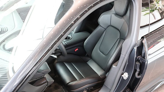 Porsche Taycan 9 of 10