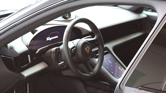 Porsche Taycan 7 of 10