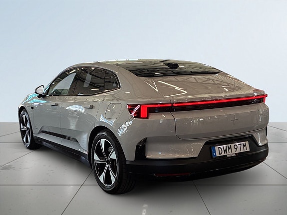 Polestar 4 5 of 26