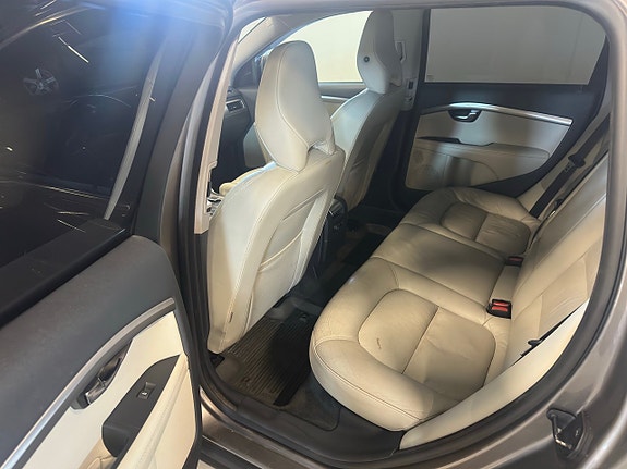 Volvo V70 13 of 18