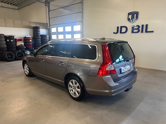 Volvo V70 7 of 18