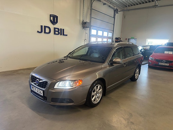 Volvo V70 2 of 5