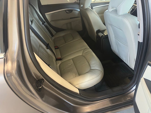 Volvo V70 12 of 18