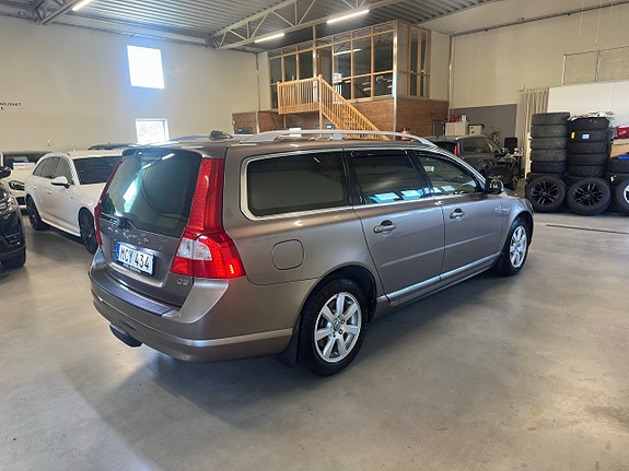 Volvo V70 9 of 18