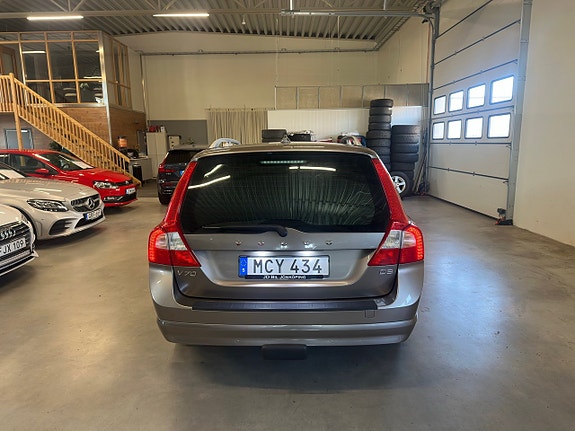 Volvo V70 8 of 18