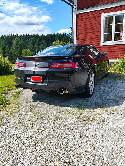 Chevrolet Camaro SS 2 of 5