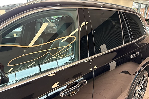 Volvo XC90 16 of 30