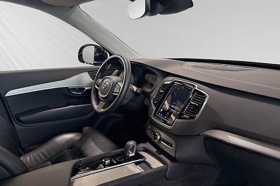 Volvo XC90 10 of 30