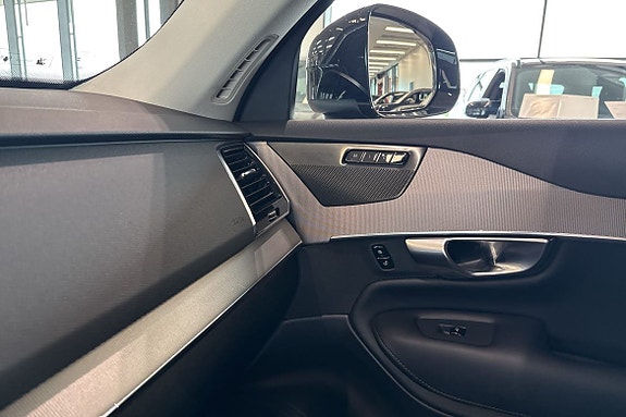 Volvo XC90 27 of 30