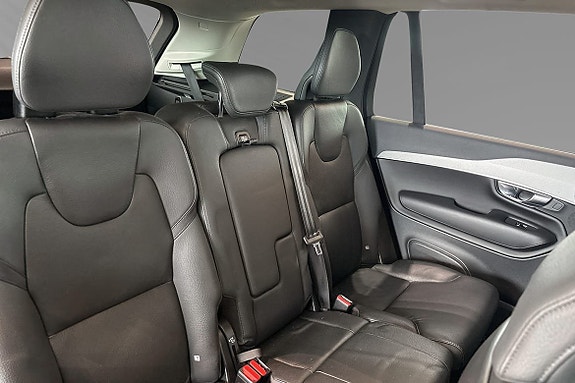 Volvo XC90 11 of 30