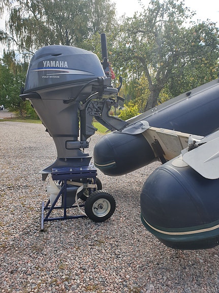 Välskött gummibåt med sparsamt använd motor 2 of 3
