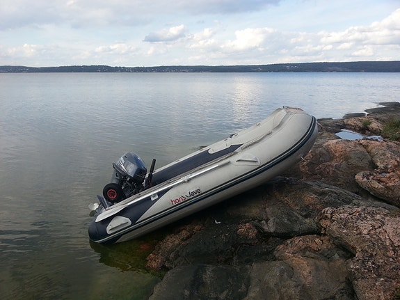 Välskött gummibåt med sparsamt använd motor 3 of 3