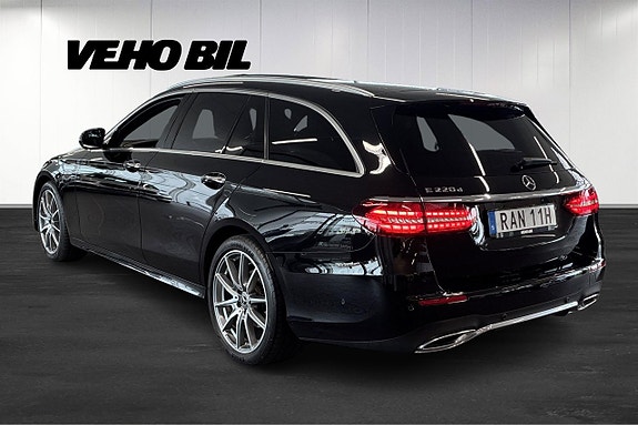 Mercedes-Benz E220 d 4 of 5