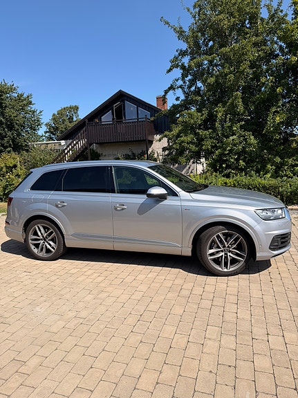 Audi Q7 4 of 5