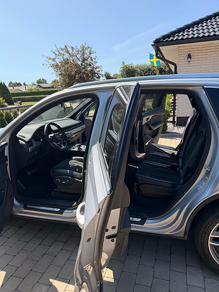 Audi Q7 2 of 5