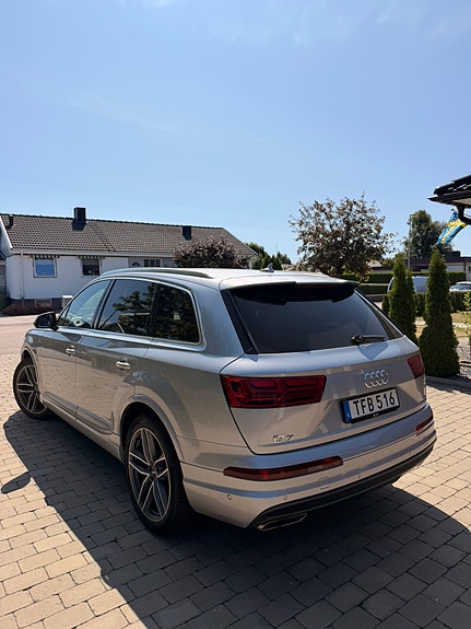 Audi Q7 3 of 5