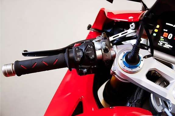 Ducati Panigale V4 S 214hk 12 of 12