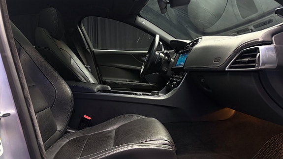 Jaguar XE 13 of 30