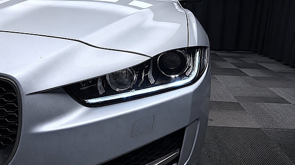 Jaguar XE 19 of 30