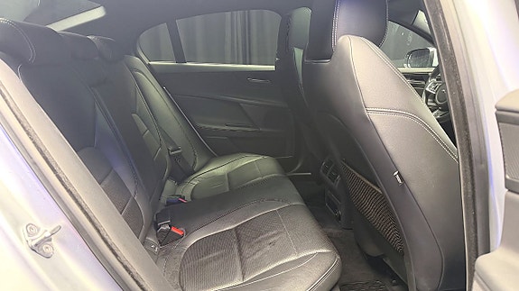 Jaguar XE 15 of 30