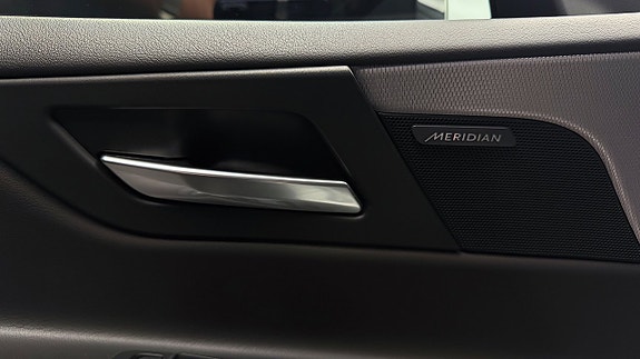 Jaguar XE 22 of 30