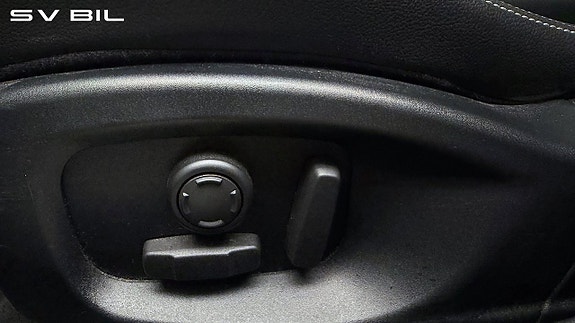 Jaguar XE 24 of 30