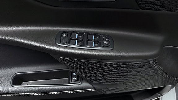 Jaguar XE 21 of 30
