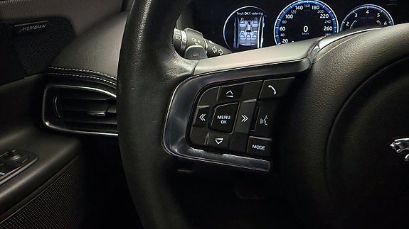 Jaguar XE 25 of 30